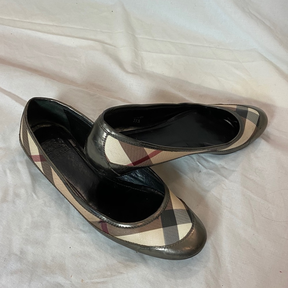 Authentic Itcalbrimon BURBERRY Flats